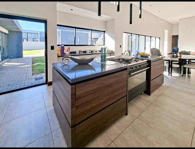4 BEDROOM HOUSE FOR SALE IN MIDSTREAM ESTATE